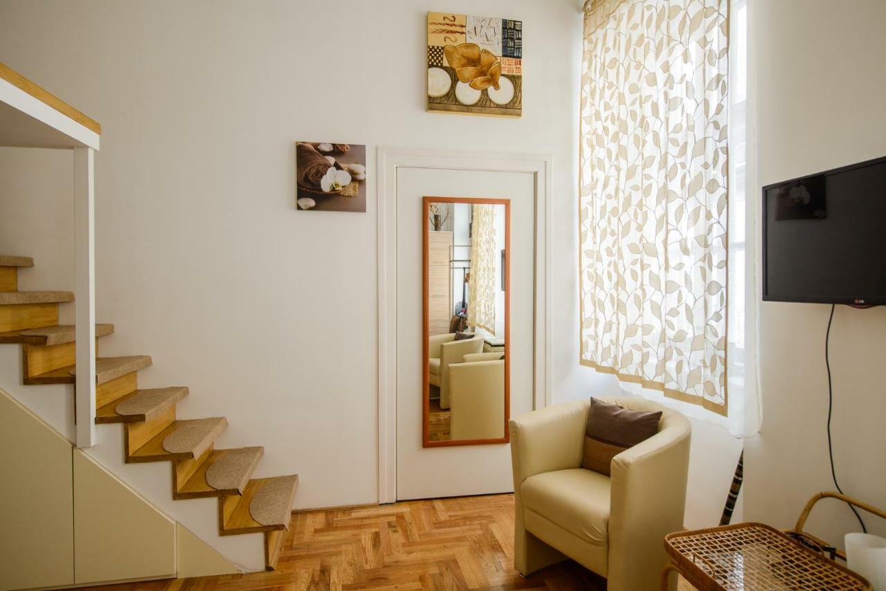 Pearl City Apartment *