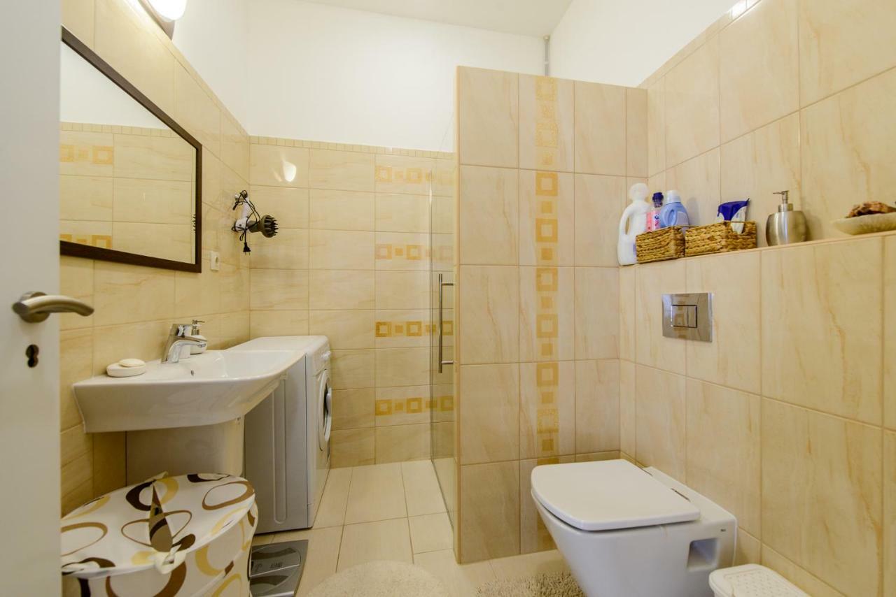 Pearl City Apartment *